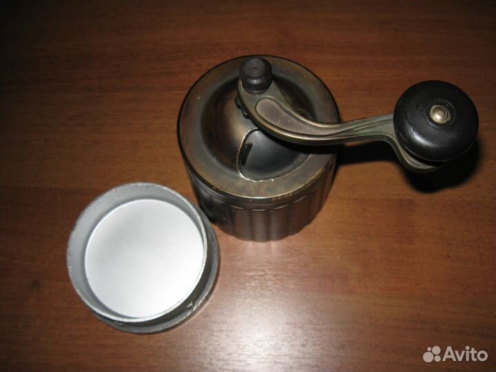 Кофемолка металл сплав 1960 гг Европа