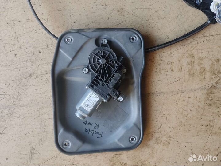 Моторчик стеклоподъёмника передний Skoda Fabia 2