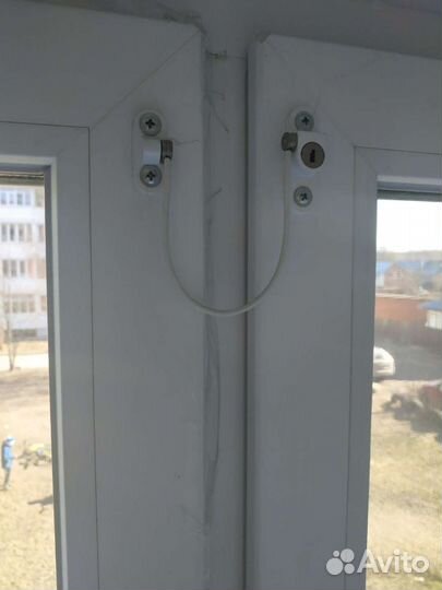 Замок на окно 2 шт