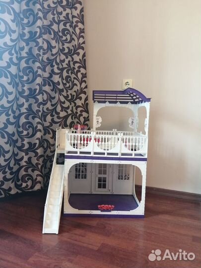 Большой кукольный домик