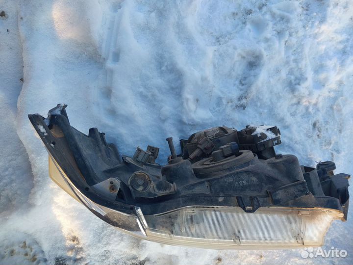 Фара Nissan Elgrand E50 ксенон