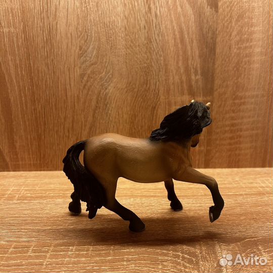 Статуэтка лошадь