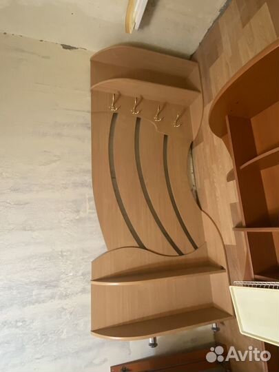 Вешалка настенная в прихожую