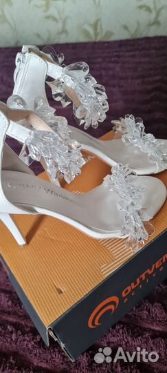 Босоножки женские