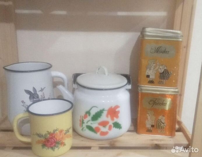 Посуда СССР, жестяные банки, эмалированный кувшин