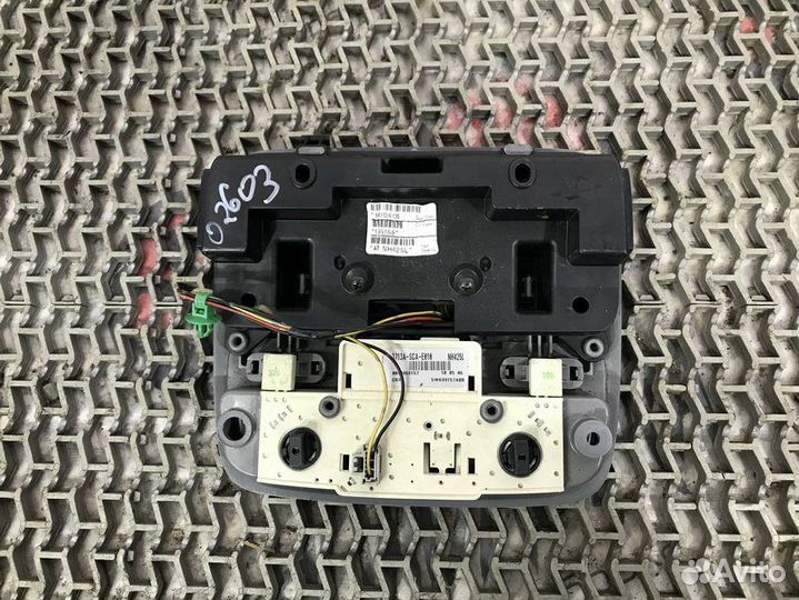 Фонарь салона (плафон) Honda CR-V