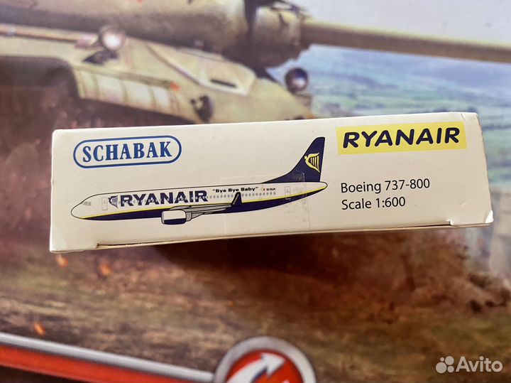 Продаю модель самолета Boeing 737-800