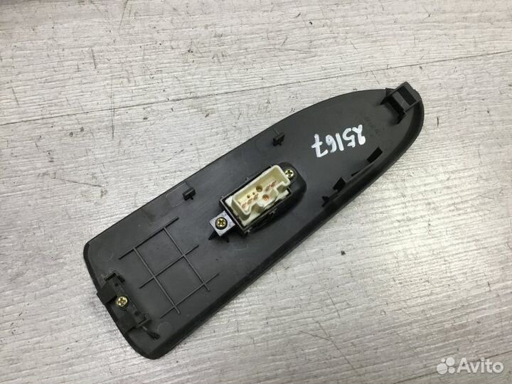 Блок управления стеклоподъемником передний правый