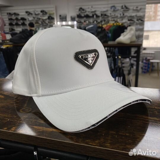 Бейсболка Prada