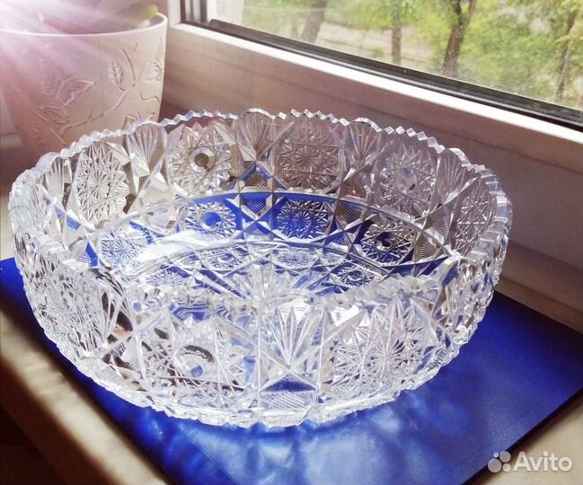 Большая хрустальная салатница