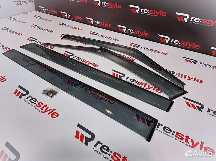 Ветровики Nissan Serena (C26) 10-16г