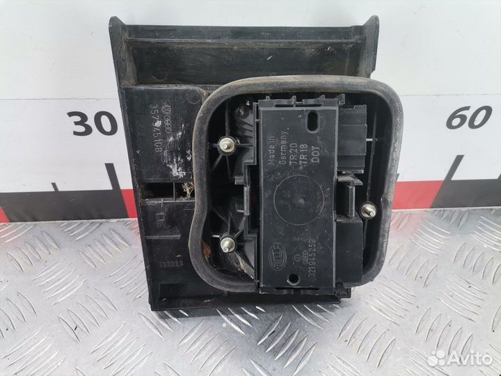 Фонарь крышки багажника правый Volkswagen Passat