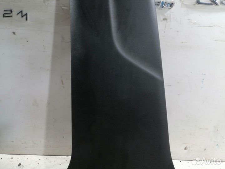 Обшивка центральной стойки правая нижняя