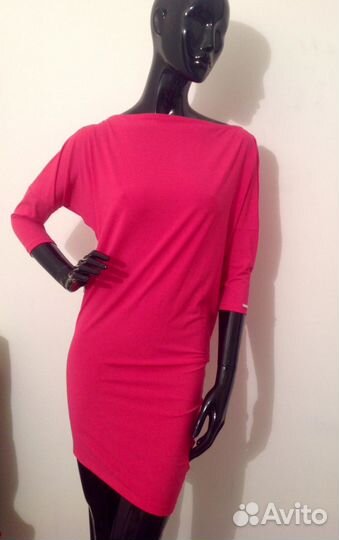 Модное фирменное платье в американском стиле фукси