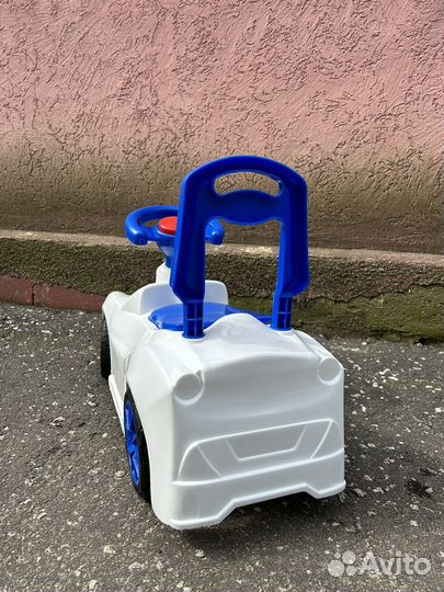 Машина каталка детская