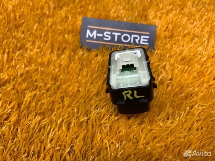 Кнопка стеклоподъемника задняя левая Mercedes-Benz