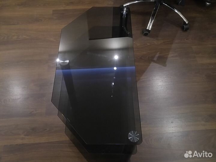 Стеклянная стойка под аппаратуру/телевизор