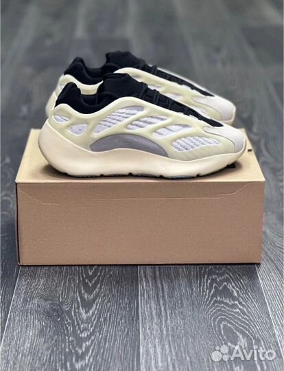 Adidas yeezy boost 700 v3