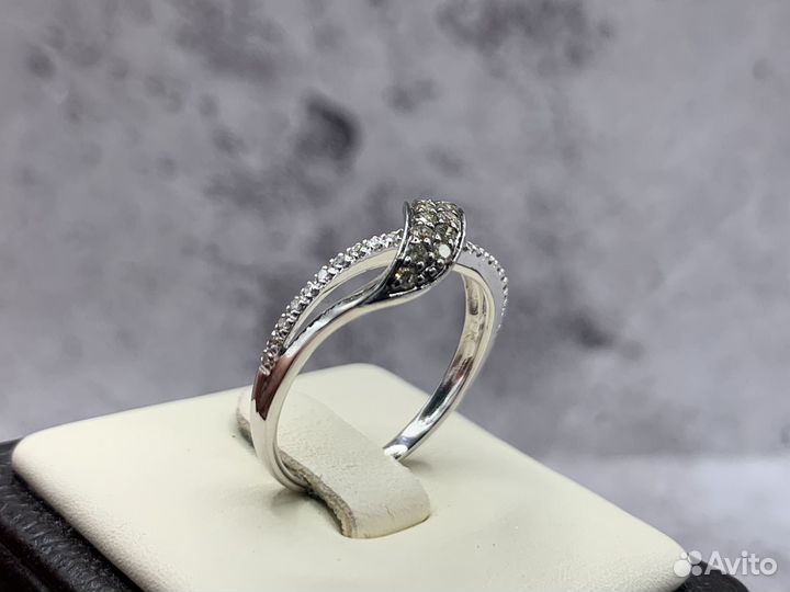 Золотое кольцо с бриллиантами