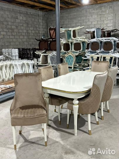 Стол обеденный