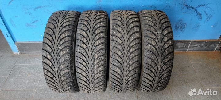 Goodyear UltraGrip Extreme 215/65 R16 98T