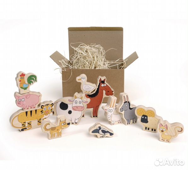 Синий трактор с прицепом деревянный