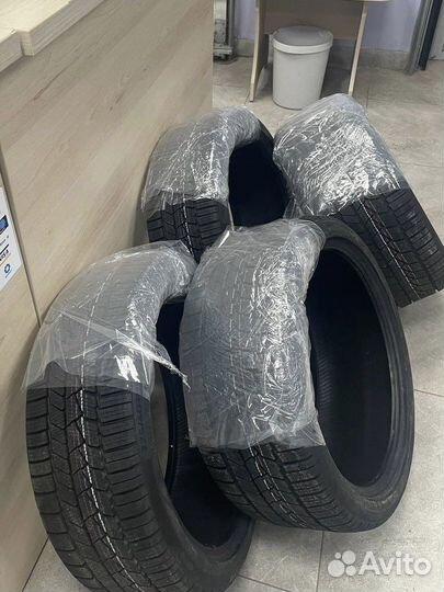 Continental ContiWinterContact TS 860S 225/40 R19 и 255/35 R19 96H