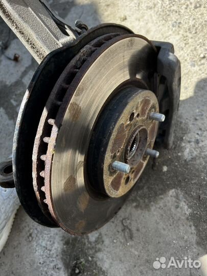 Кулак передний со ступицей в сборе elysion