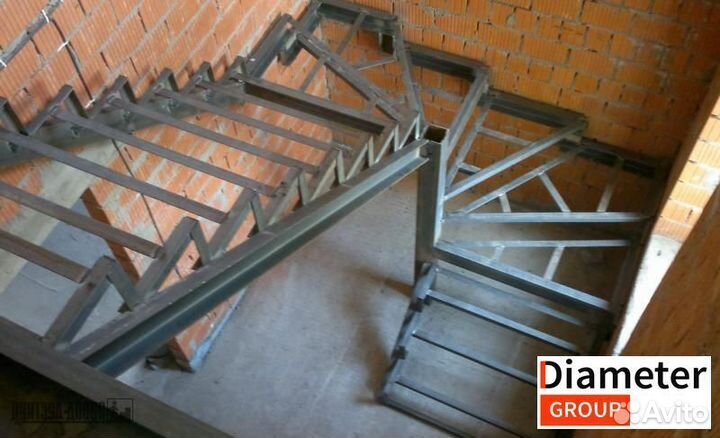 Центральная лестница от изготовителя