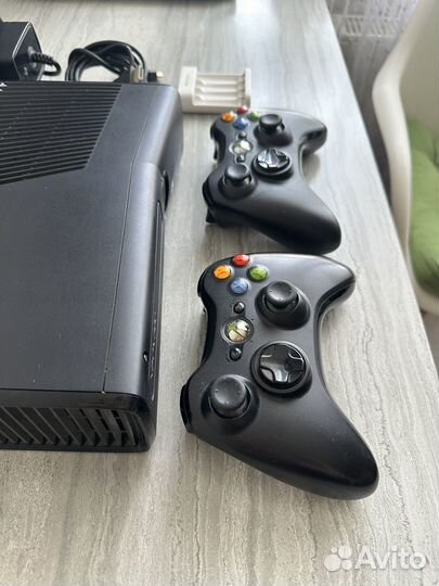 Xbox 360, прошитый, 2 беспр.джойстика, Kinect
