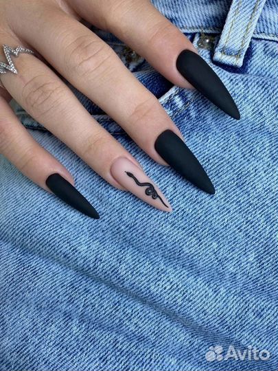 Маникюр и педикюр