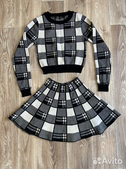 Свитер и юбка