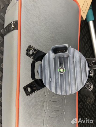 Оригинальные фары противотуманные на Audi Q7