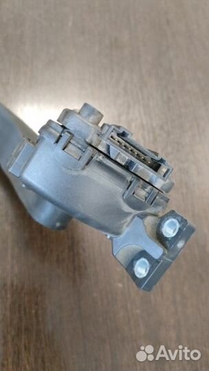 Педаль газа Audi A8 D3 6.0 BHT 2008