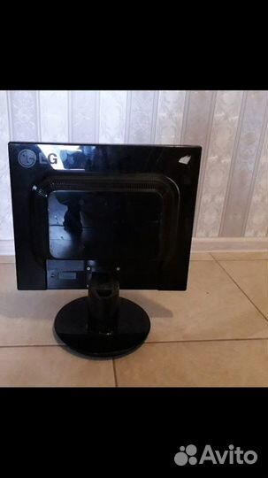 Монитор LG 19
