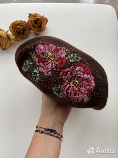Берет женский с вышивкой
