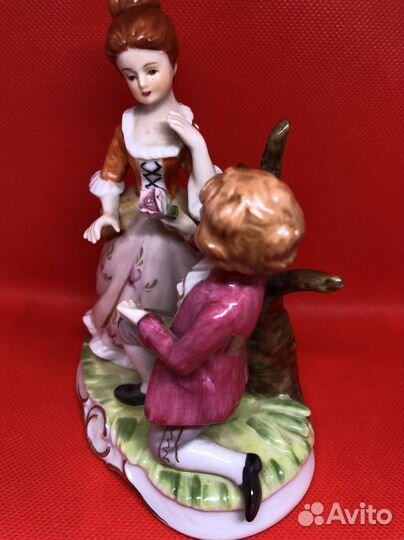 Статуэтка фарфор 