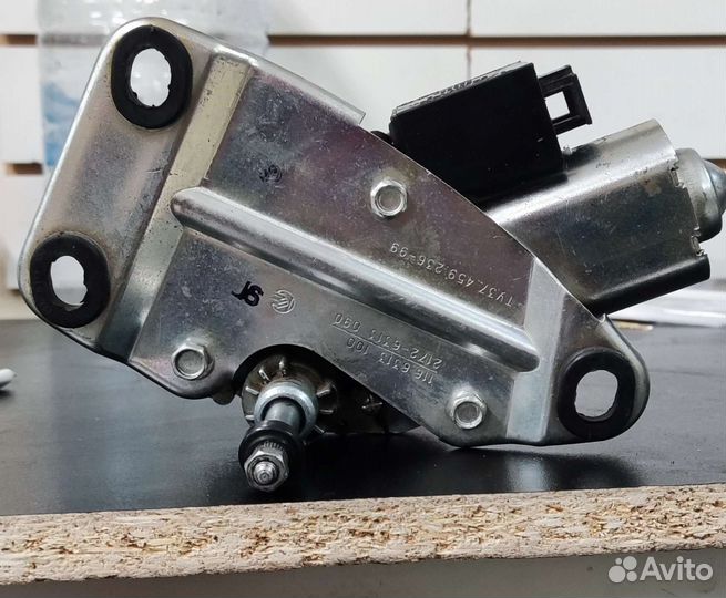 Моторчик заднего стеклоочистителя приора