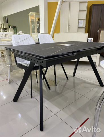 Стол раздвижной. Пластик/керамогранит/стекло