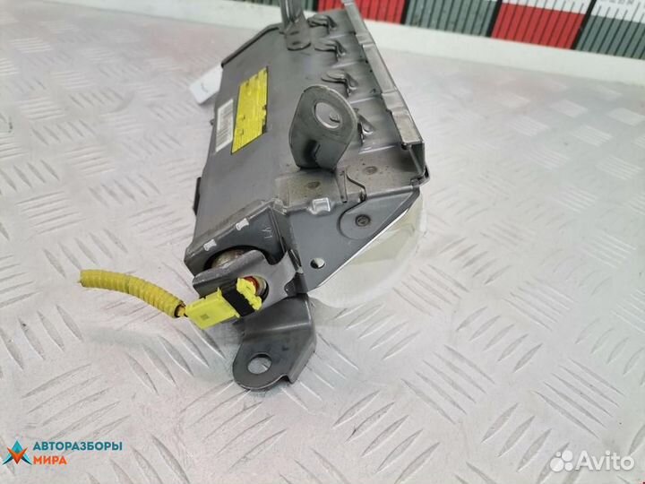 Подушка безопасности коленная Toyota Avensis