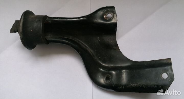 Кронштейн опоры двигателя audi 80 90 Avant