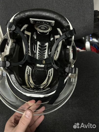 Хоккейный шлем