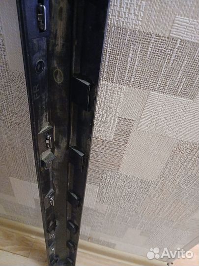 Молдинг правой передней двери