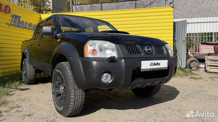 Nissan NP300, 2010