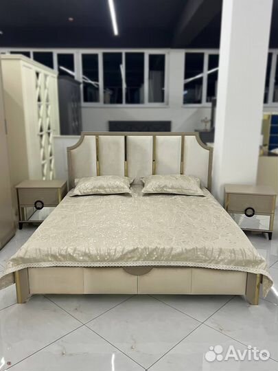 Спальня. Кровать двуспальная