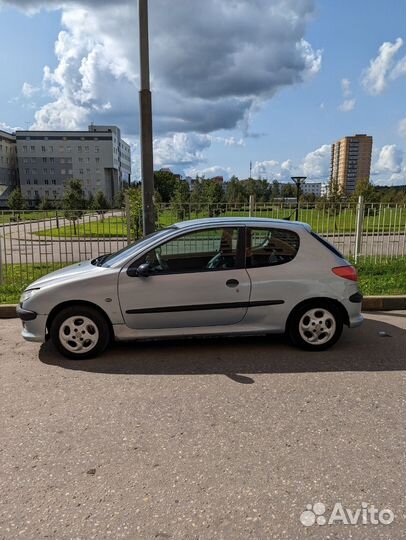 Peugeot 206, 2001