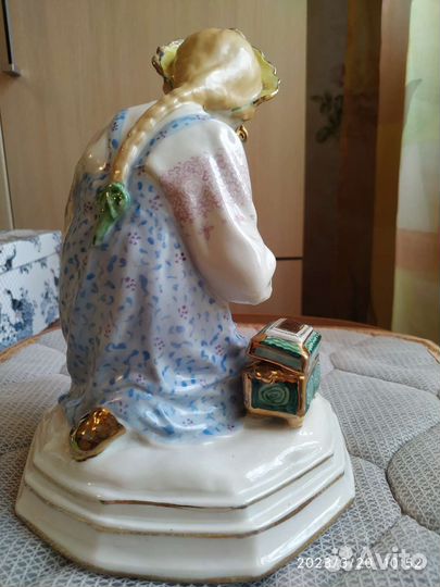 Фарфоровые статуэтки лфз Малахитовая Шкатулка