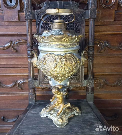 Старинная керосиновая лампа