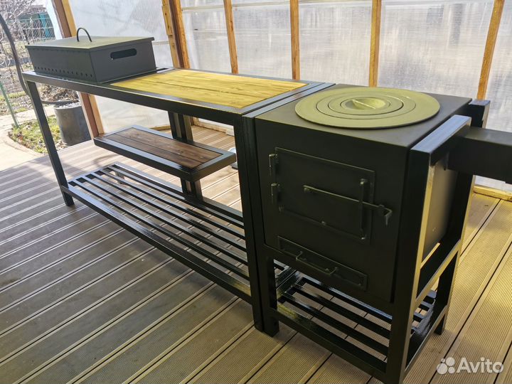 Мангальная зона со столом и печкой под казан