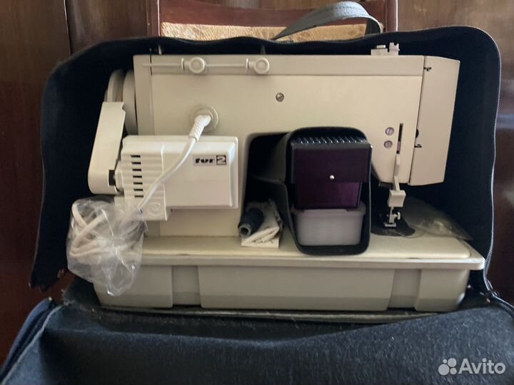 Забронирована швейная машинка veritas rubina